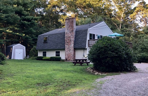 Kenyon House | Green Hill Beach 1 Mile - 5 Bedroom with new large deck. Sleeps 9