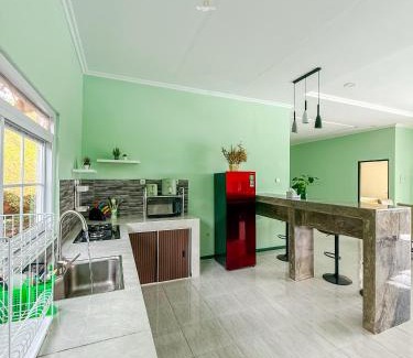 Cisarua Villa | Green Hill Villa's by Nginapsini