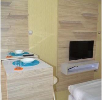 South Tangerang Apartment | Green Lake View - Tower E 59 Acuan Laundry Time