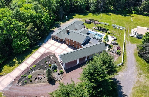 Blakeslee Villa | Green Majesty: Luxe Getaway