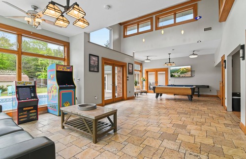 Blakeslee Villa | Green Majesty: Luxe Getaway — Your Private Paradise Awaits!