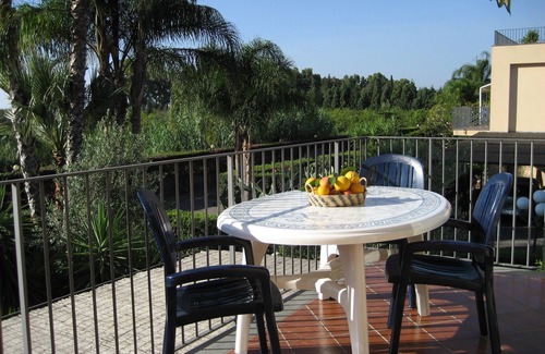 Fiumefreddo di Sicilia Apartment | GREEN OASIS, IN A PRIVATE RESIDENCE, JAST 150 m. FROM THE BEACH