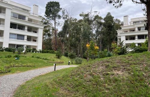 Solanas Apartment | Green Park, Solanas, apto con balcón vista al lago