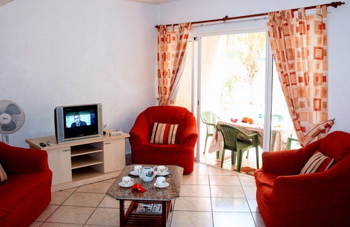 Midlands Apartment | green setting, with pool and beach nearby.
