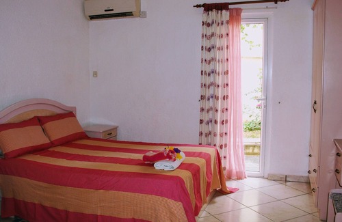 Midlands Apartment | green setting, with pool and beach nearby.