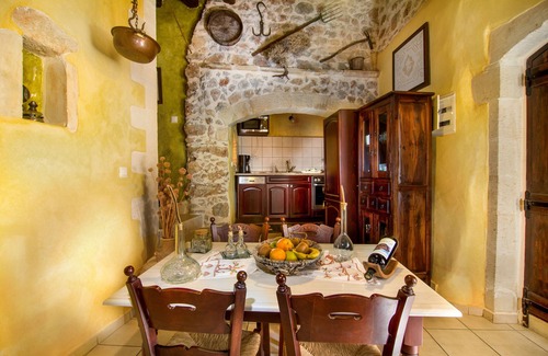 Samonas House | Green villa Faskomilia -1 bedroom - balcony roof terrace -sea and mountain view.
