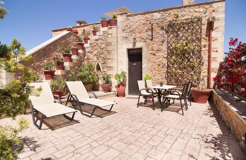 Samonas House | Green villa Faskomilia -1 bedroom - balcony roof terrace -sea and mountain view.