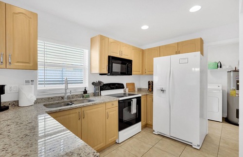Lake Worth House | Greenacres Home close to DT, beaches & shopping 🐴🌴☀️🏇🏼🛍