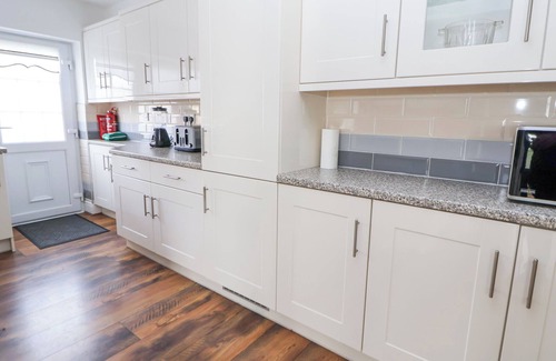 Towyn Cottage | GREENACRES, pet friendly, character holiday cottage in Towyn