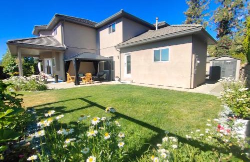 West Kelowna Estates House | GreenLeaf 2 BDRM 1BTH Suite & Private Entry