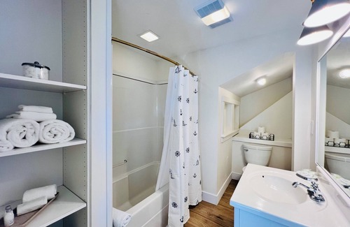 Boothbay Harbor Hotel | Greenleaf Inn Room 6 | Private Entry Executive King Suite, Large Balcony, Harbor Views!