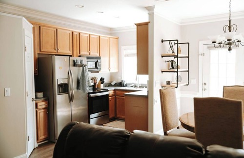 Greensboro House | Greensboro Charm - Cozy 3-bedroom Townhome with WiFi, AC in amazing Greensboro