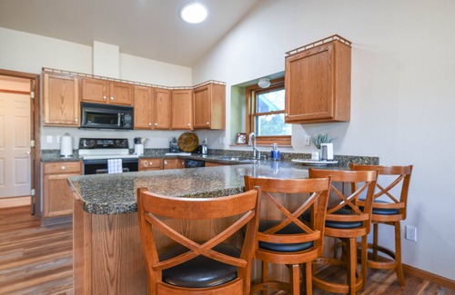 Rome House | Greenside on Lake Arrowhead Golf open floor plan, great location, Golden Teen