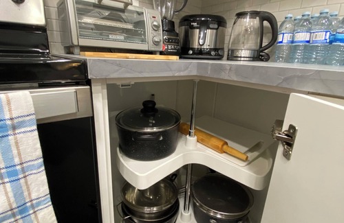 Regina House | Greensville Cozy 1 Bedroom , 2 bed spacious Suite, feels just like home
