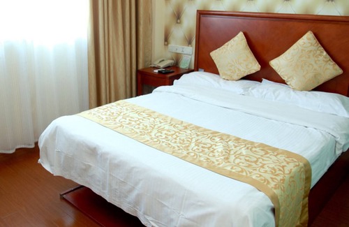 Qingpu District Hotel | GreenTree Inn HuaiAn QingPu District Huaihainan Road Express Hotel