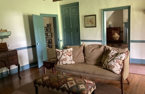 Versailles Cabin | Greenwood Farm log cabin close to the Bourbon Trail and Keeneland