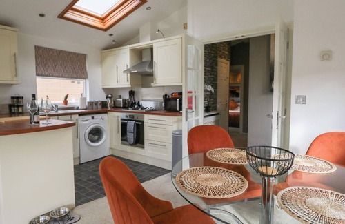 Warton Cottage | GRESSINGHAM VIEW LODGE, pet friendly, with a garden in Carnforth