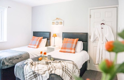 Gamston House | Greswold House · Comfy 3-Bed House near city centre, sleeps 6