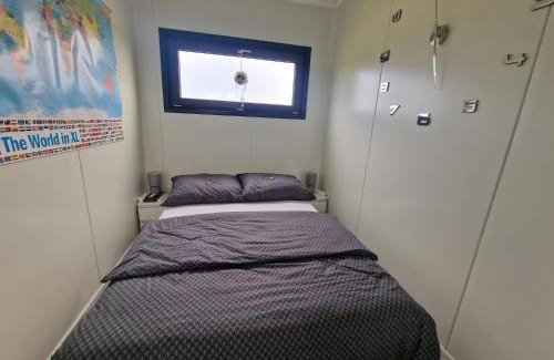 Wielun Villa | GRETA Nowoczesny domek modułowy nad stawem