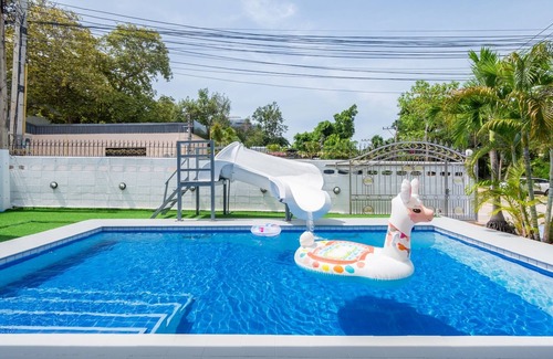 North Pattaya Villa | Greta Villa 5ห้องนอน ใกล้ชายหาด ใจกลางเมืองพัทยา เดินไปทะเลได้
