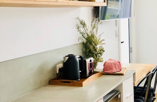 Inverloch Bed & Breakfast | Grevillea King Suite. Inlet Waters Escape. Stroll the inlet & nature boardwalk.