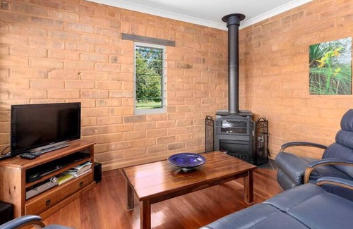 Sherwood Cottage | Grey Gum Cottage - Bush and Beach Experience
