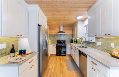 Seaside House | Grey Oak by AvantStay | Coastal Charm, Near Beach & Golf