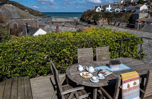 Port Isaac Cottage | GREY ROOFS, pet friendly, character holiday cottage in Port Isaac