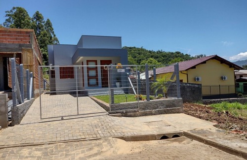 Tres Coroas House | Greyhouse pool house close to Gramado and the Buddhist Temple