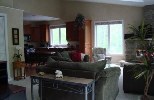 Kemble Apartment | Greystone Annex - easy access to Bruce Peninsula