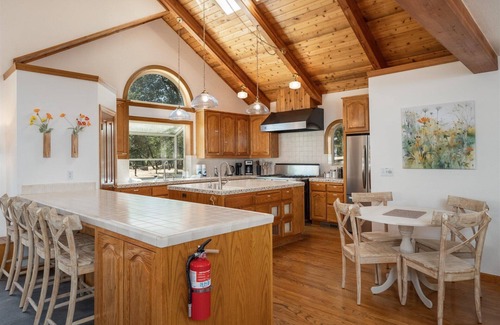 Oakhurst House | Greystone Manor- HUGE home with sleeping for 21!