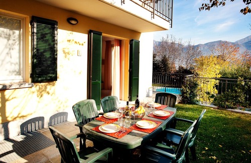 Cadenabbia Apartment | Griante Residence Apartment 1 Family pool home, sunny location with garden