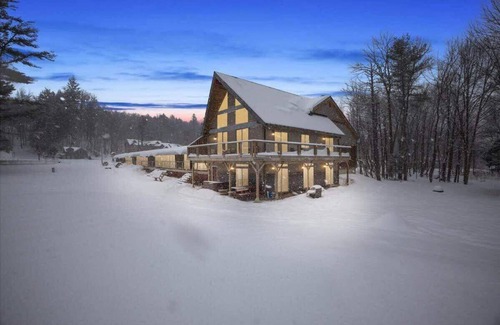Stowe Area Apartment | Griffin Chalet 1 ~ mile to Stowe