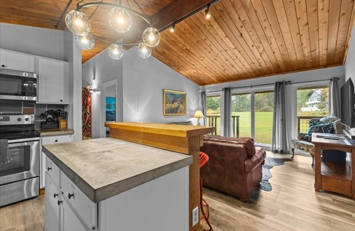 Stowe Area Ski Chalet | Griffin Country Lodge, Chalet 4 ~ a mile to Stowe Resort