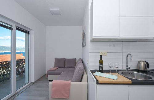 Mastrinka Apartment | GRIGIC 2 - beutiful apartment for 3 persons, 170m from a beach