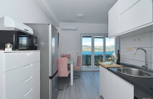 Mastrinka Apartment | GRIGIC 2 - beutiful apartment for 3 persons, 170m from a beach