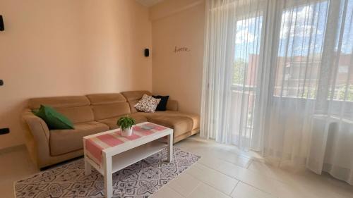 Cinecitta Apartment | GrimHouse, nuovo trilocale in Lucio Sestio