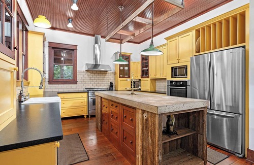 Austin House | Grit&Grace Ranch - Private Resort Style Pool & Spa