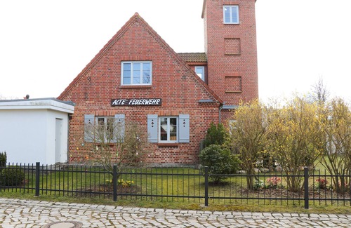 Ostseebad Wustrow Apartment | Große Ferienwohnung mit Grundstücke und Terrasse in Zentraler Lage