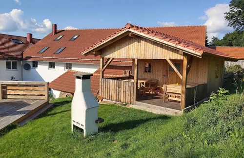 Waldmuenchen Apartment | Große Ferienwohnung für bis zu 10 Personen mit Balkon