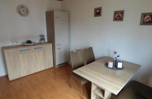 Wilhelmshaven Apartment | Große Ferienwohnung in Voslapp mit Garten