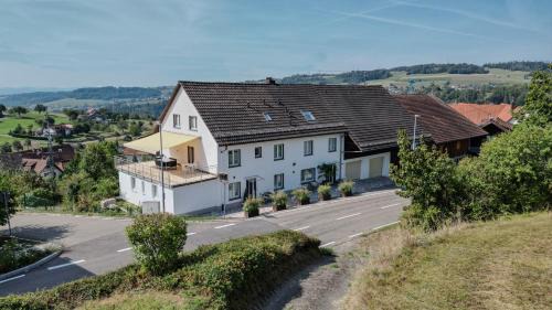 Waldshut-Tiengen Apartment | Große Monteur- und Handwerkerwohnung für bis zu 14 Personen in Aichen bei Waldshut-Tiengen