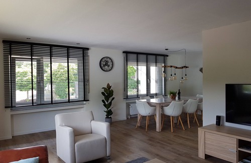 Gees House | Große,und Luxe Renovierte Wohnung mit Sauna/garten, Garage und Kinderspielplatz