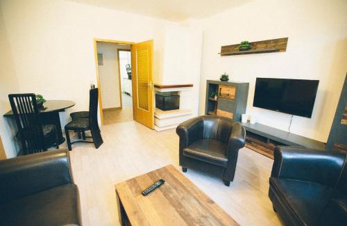 Schwarza Apartment | Große & voll ausgestattete Apartments, Studios, Doppelzimmer, Workspace, Parkplatz, Netflix, Prime & schnelles Wifi in ruhiger Lage mit Garten
