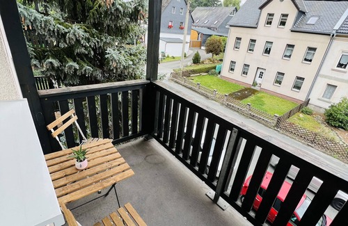 Glauchau Apartment | Großzügige Unterkunft + Wifi + Parkplatz