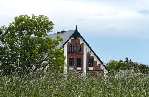 Fliegenberg Apartment | Großzügiges, Helles Studio Direkt an der Elbe