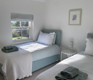 Sheriff Hutton House | Grooms Cottage by Sheriff Hutton Castle near York