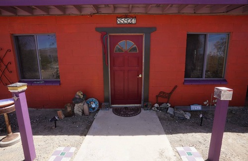 Wonder Valley House | Groovy Desert Getaway w Pool, Fire pit, Stream/Wifi, Vinyl Records, Books, Art.