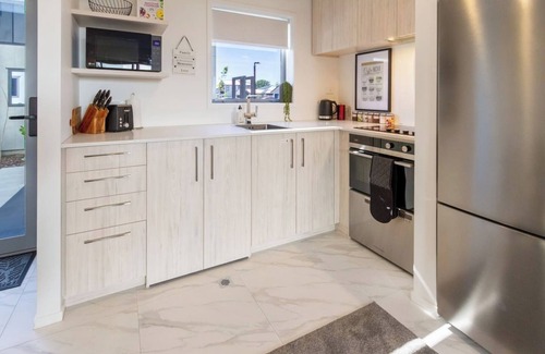 Upper Riccarton House | Groovy Nest Getaway: 2 bed 2 bath w/park
