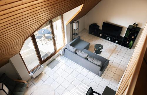 Bernhausen Apartment | Grosse Galerie-Wohnung Airport Messe Stuttgart - Balkon - Parkplatz